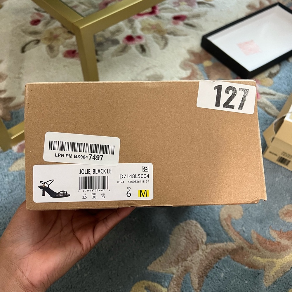 New Vince Black Leather kitten heels - Picture 4 of 7